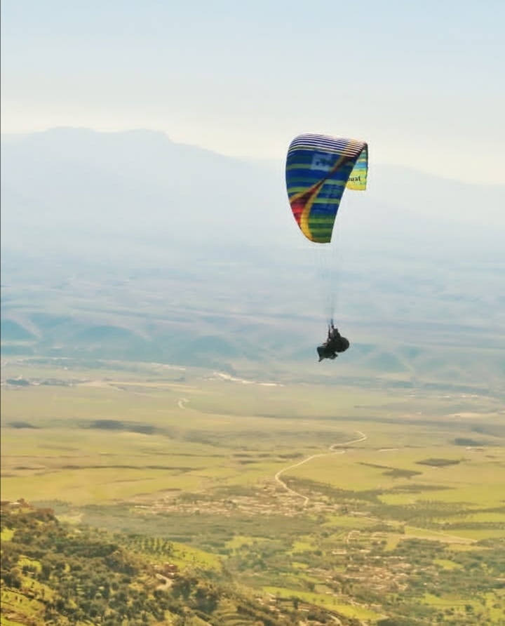 Vol parapente biplace au-dessus de l'Atlas marocain — Parapente Marrakech, 600 MAD, durée 15 à 30 min selon la météo